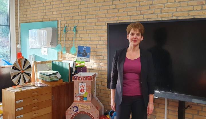 Stephanie als hulpverlener in een zorgklas